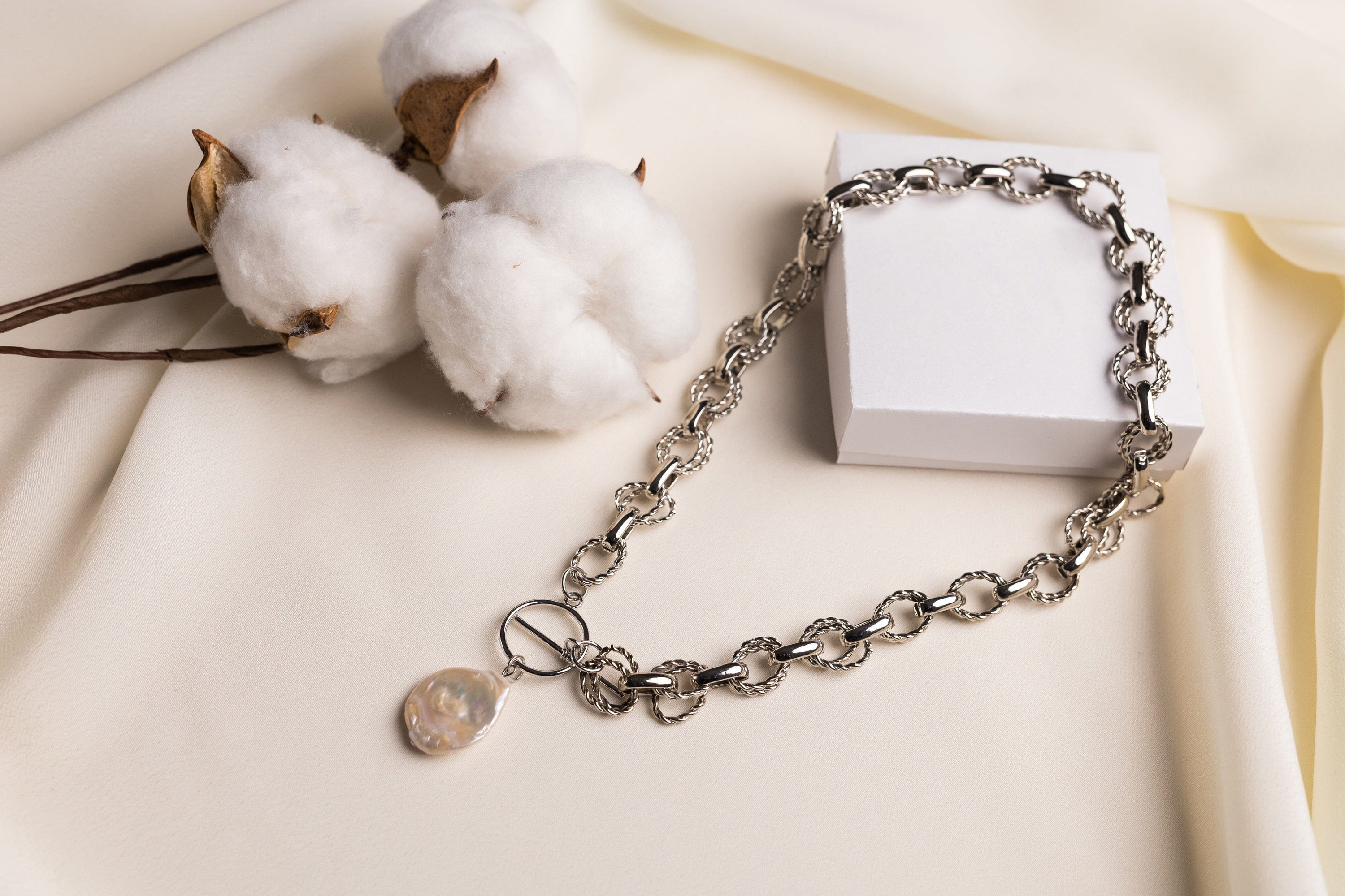 Layer it Up: Mastering the Art of Layering Jewelry for a Fashion-Forward Look