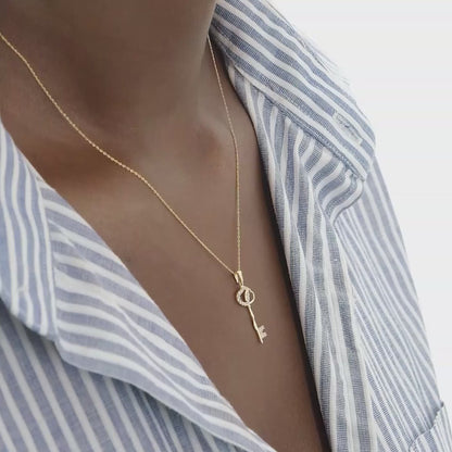 Collar de corazón y llave en oro sólido de 14 k