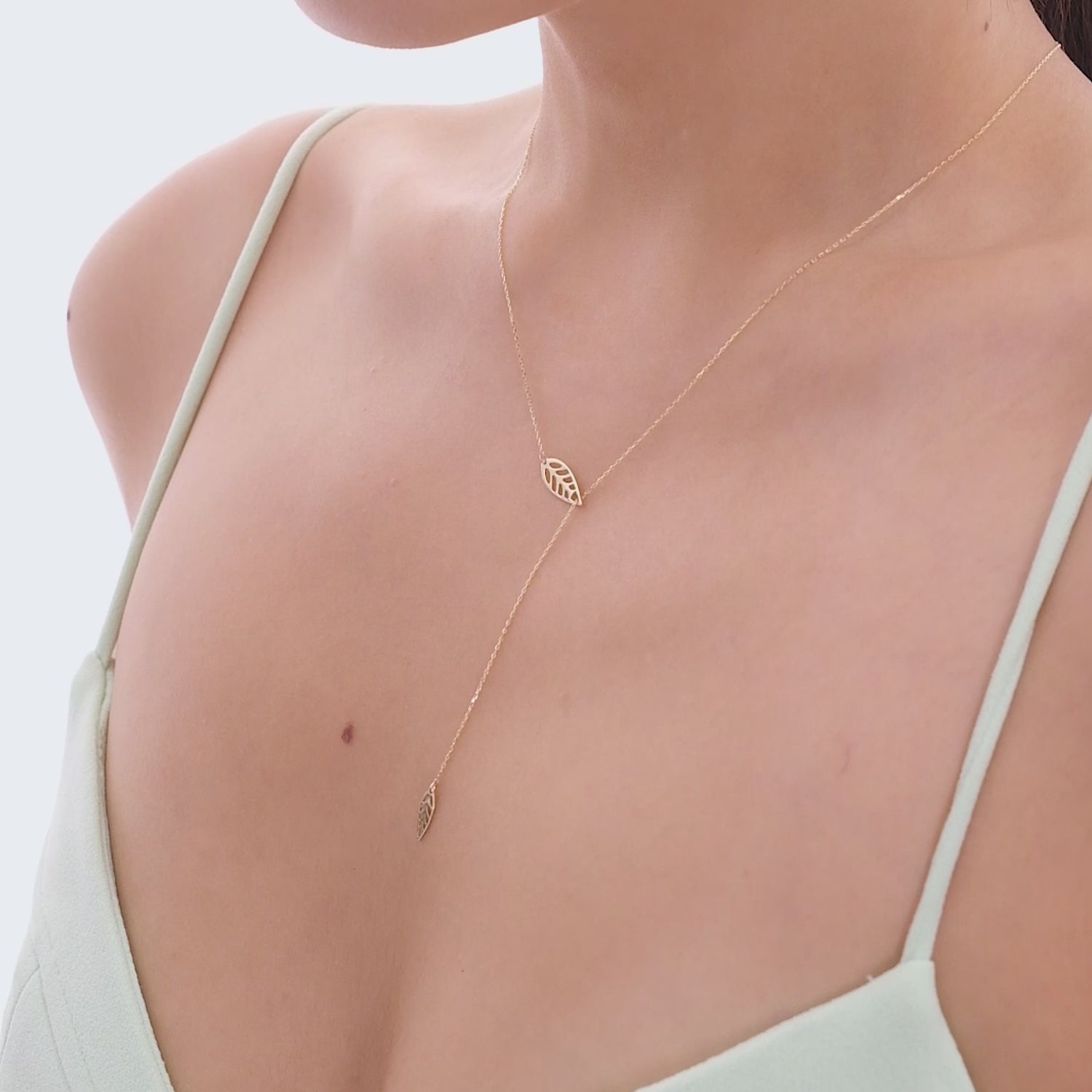 Collar en forma de Y con forma de hoja en oro macizo de 14 k