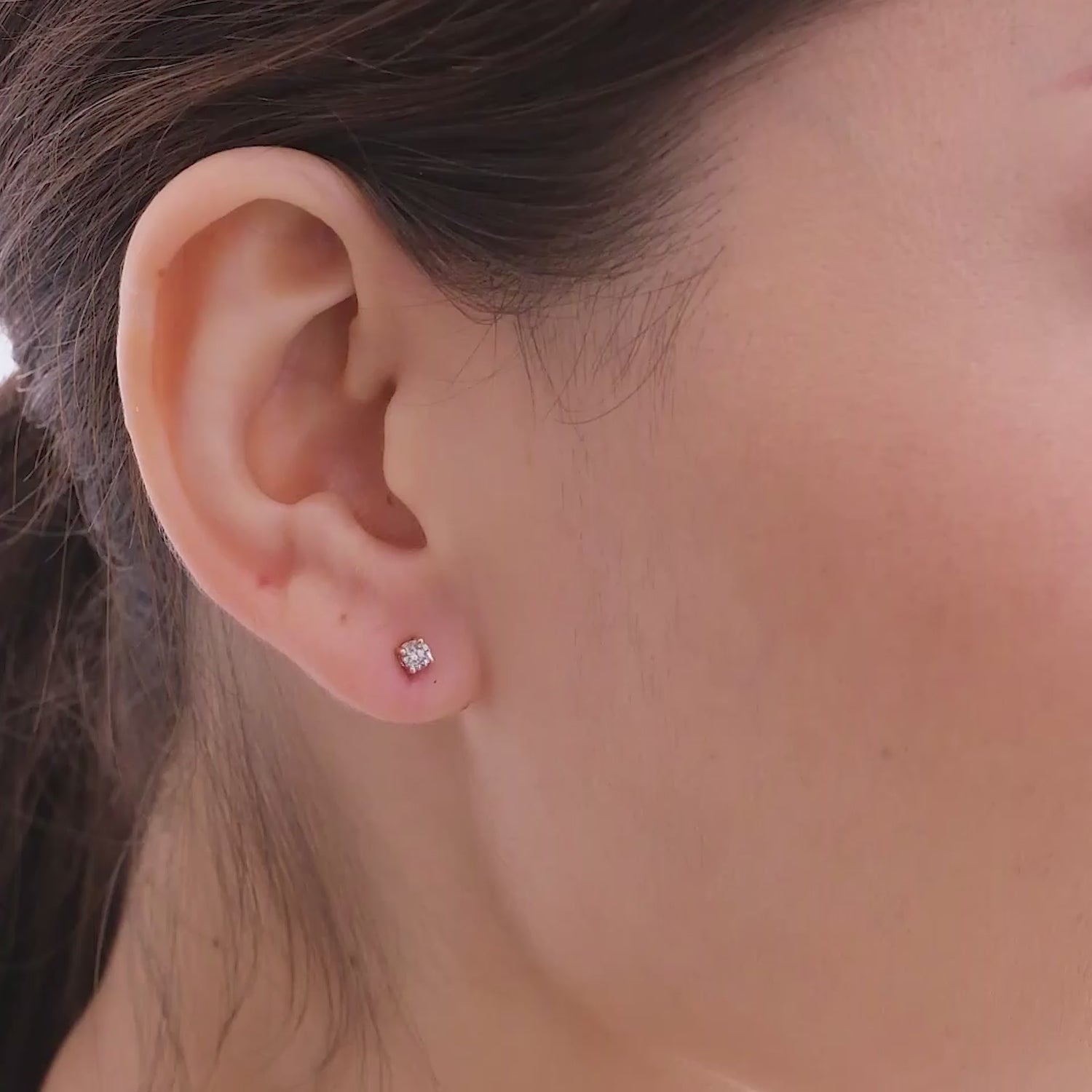 Aretes de diamante solitario en oro sólido de 14 k