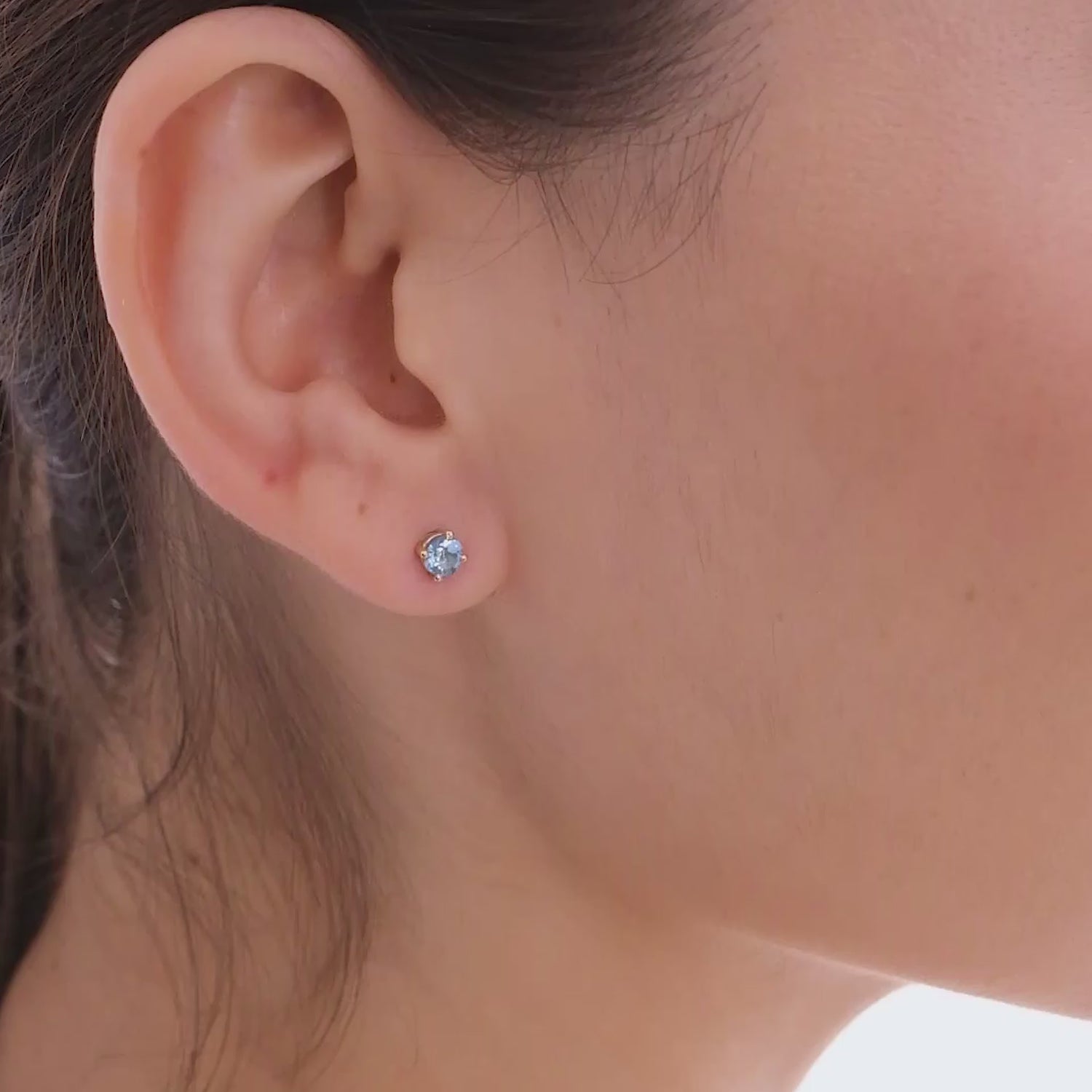 Aretes de topacio azul en oro sólido de 14 k