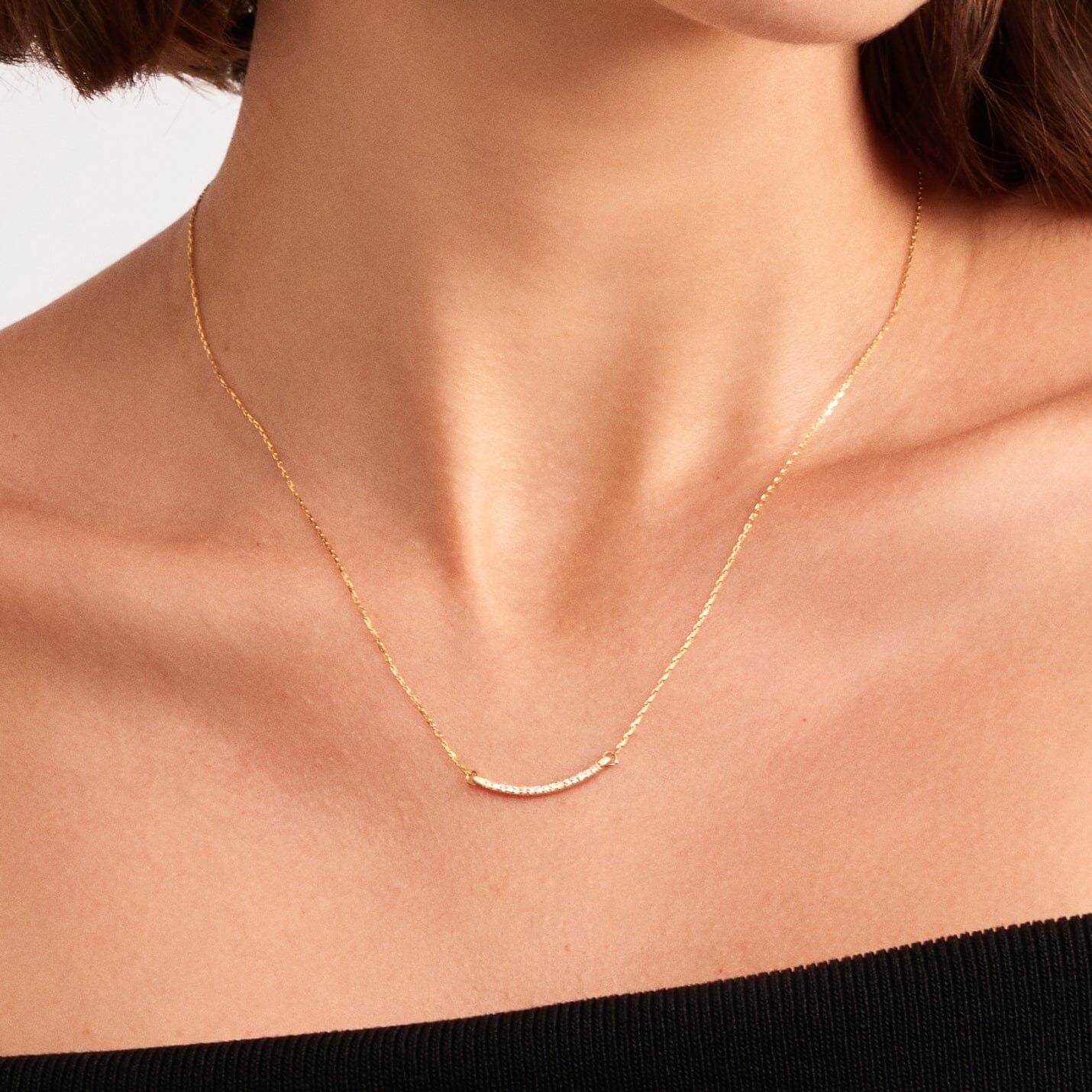 Diamond Pave Curved Necklace in 14k Solid Gold - JCarat