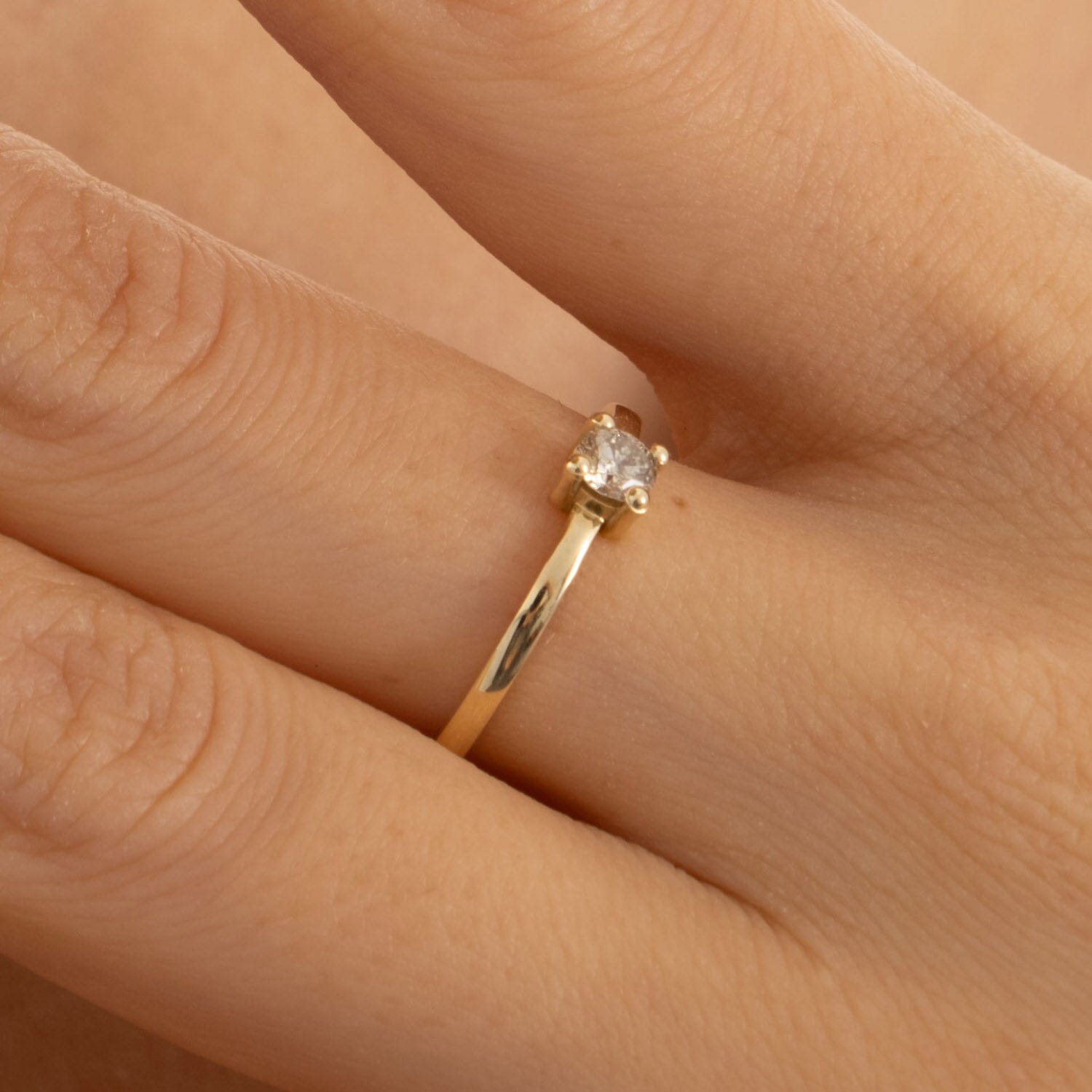 9ct gold diamond square solitaire ring good size K